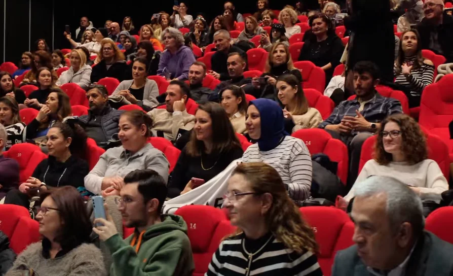 Abdullah Burkay İnşaat Ailesi, “Lohusa Filmi” Etkinliğiyle Bir Araya Geldi: Güldük, Eğlendik, Birlikte Stres Attık! 9 Ekran Resmi 2024 03 05 15.12.07